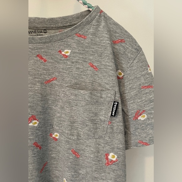 S/M 7/8 Amnesia Bacon n’ Eggs grey kids tshirt w/ breast pocket. Boys Girls - Picture 3 of 6